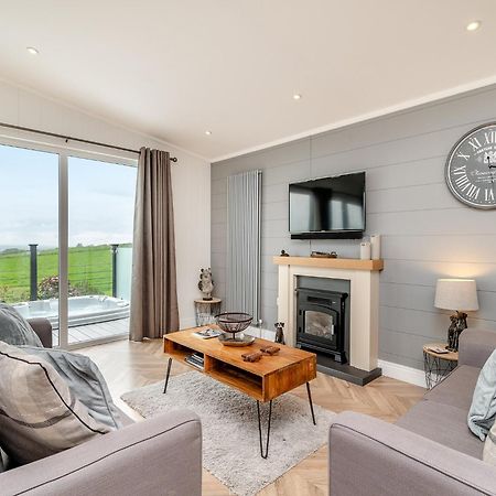 Midsomer Lodges Pilton Buitenkant foto
