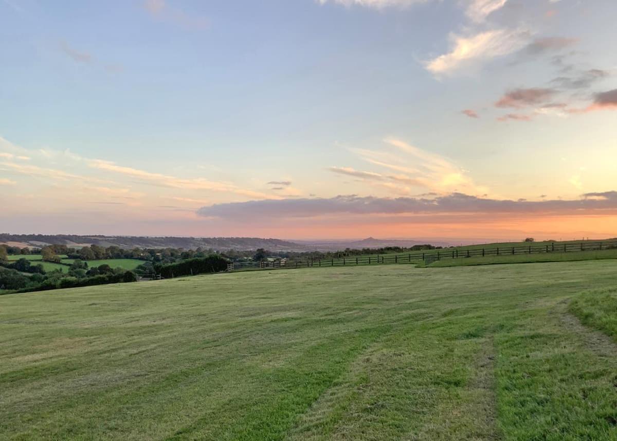 Midsomer Lodges Pilton Buitenkant foto