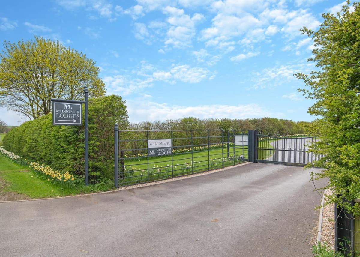 Midsomer Lodges Pilton Buitenkant foto